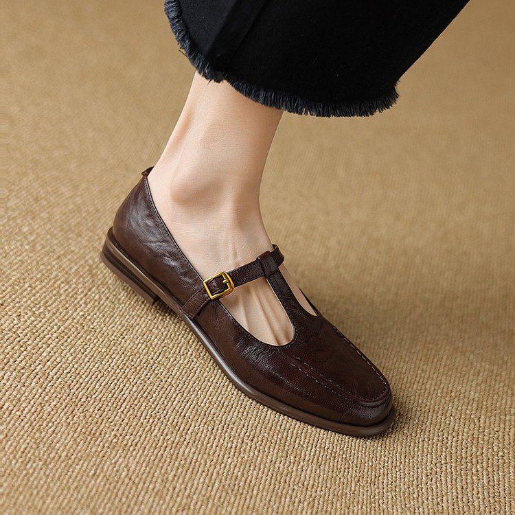 Fashion Flat Shoes in Black or Brown