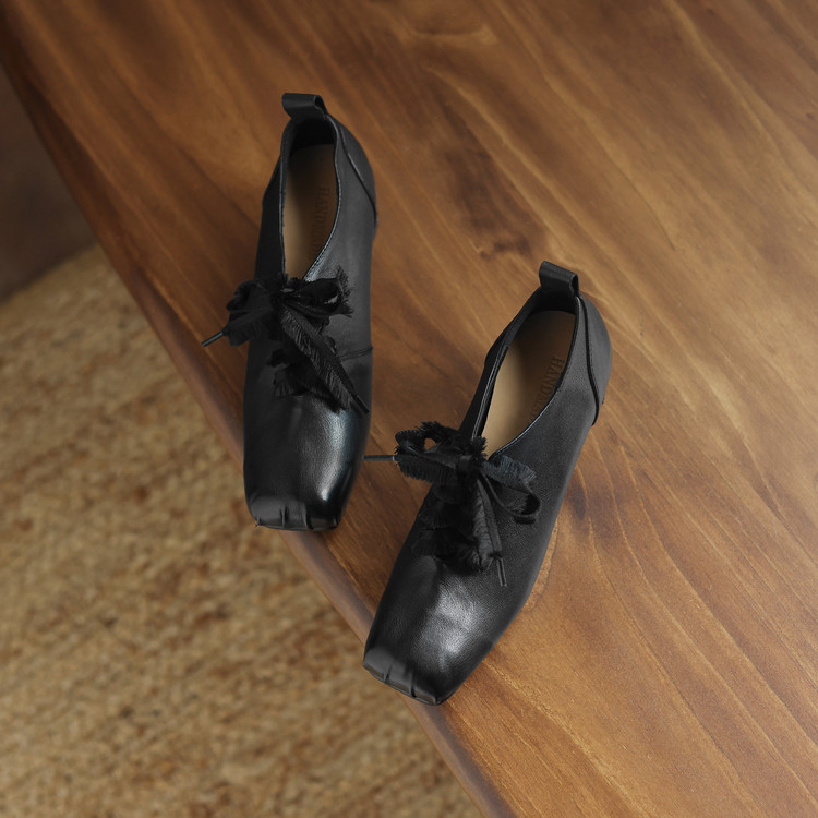 Fashion Flat Shoes with Square Toe and Lace-Up