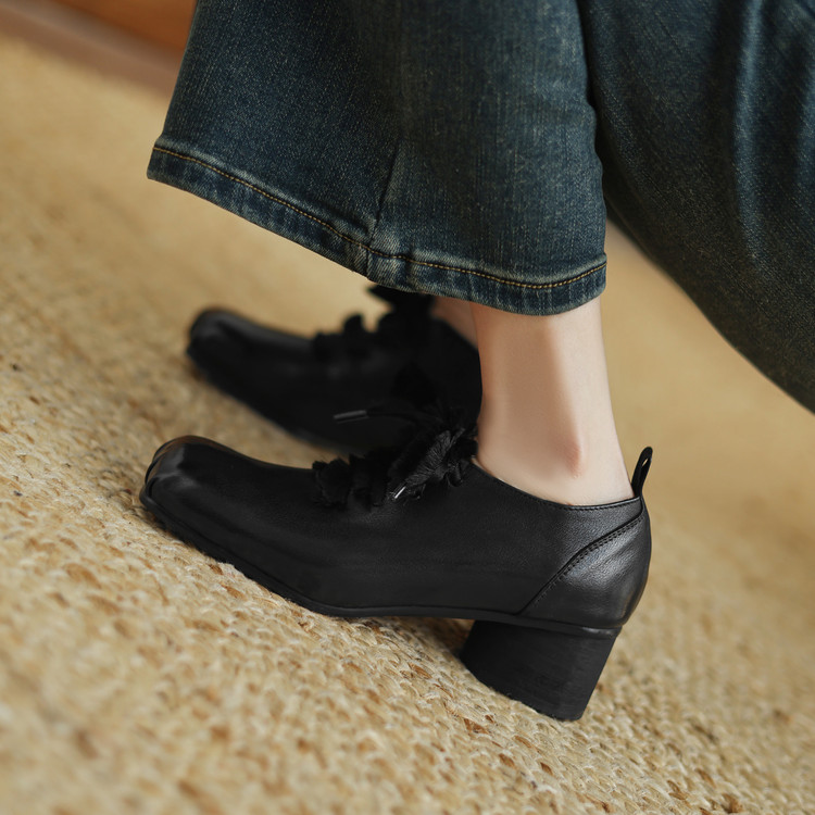 Fashion Flat Shoes with Square Toe and Lace-Up