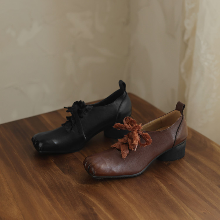 Fashion Flat Shoes with Square Toe and Lace-Up