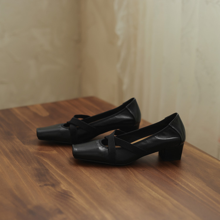 Korean Style Women's Flat Shoes in Black and Brown