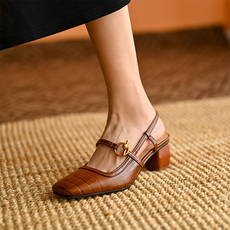 Minimalist Closed Toe Sandals with Mid Chunky Heel