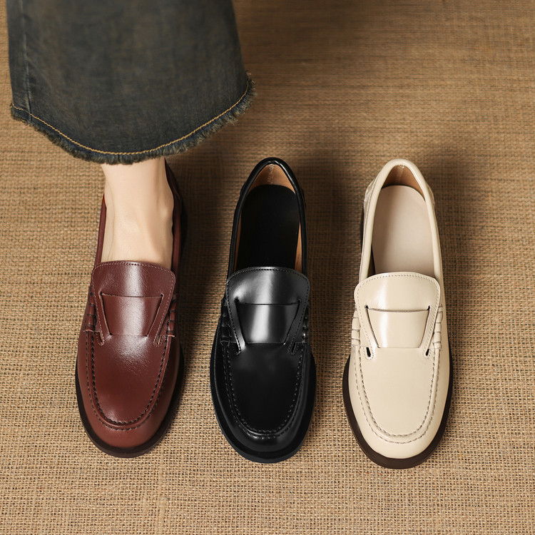 Women's Deep Mouth Flat Shoes in Leather and Sheepskin